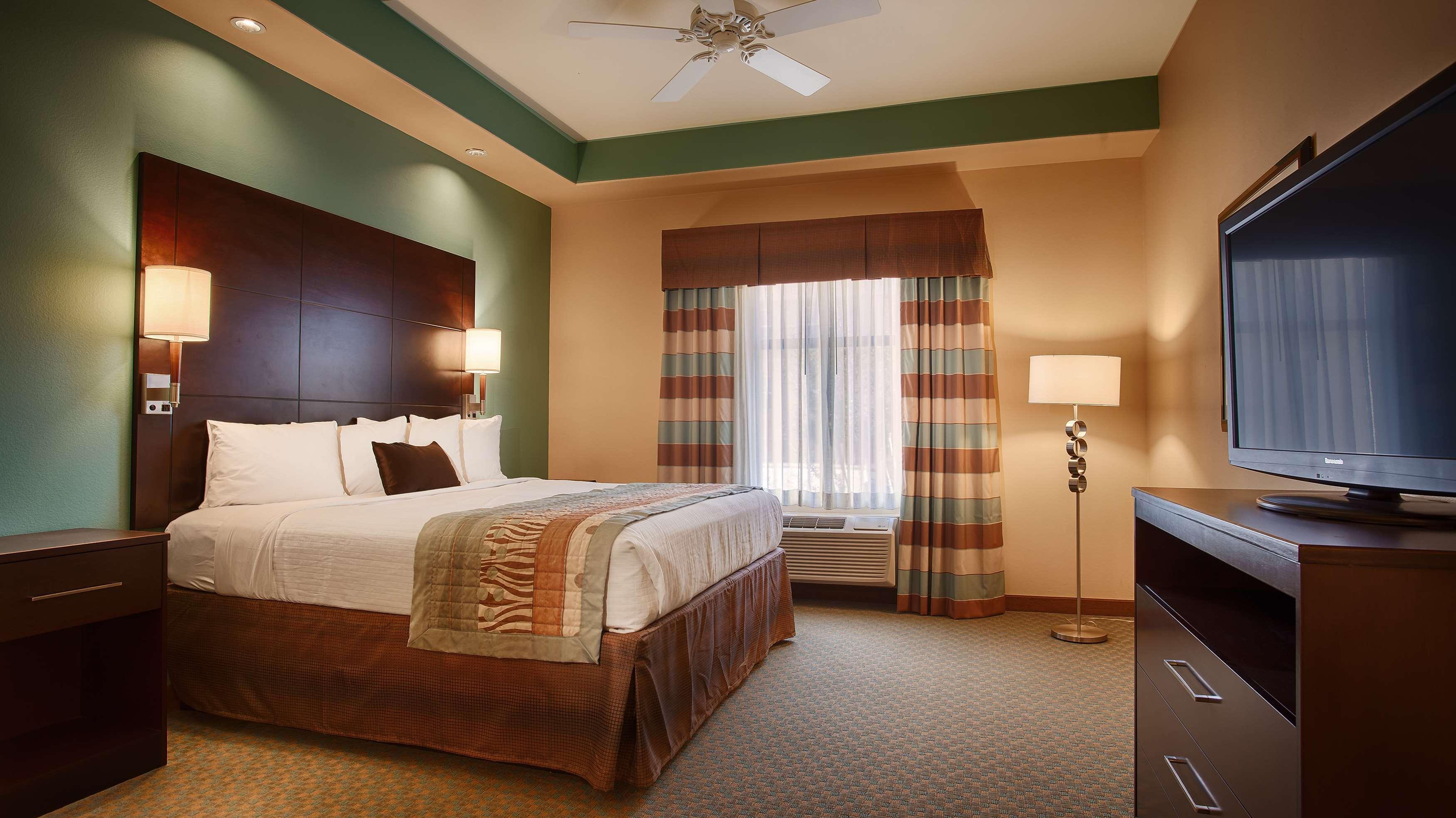 Best Western Plus Midland Suites Buitenkant foto
