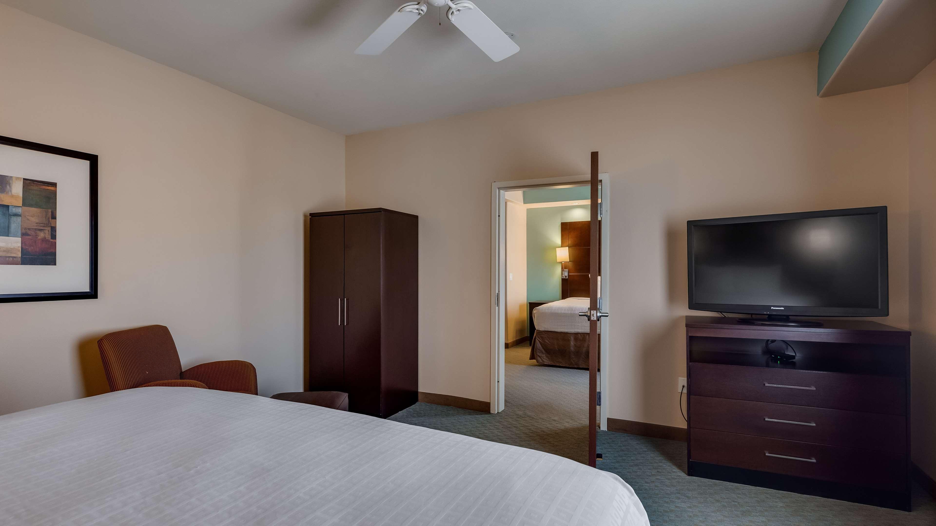 Best Western Plus Midland Suites Buitenkant foto