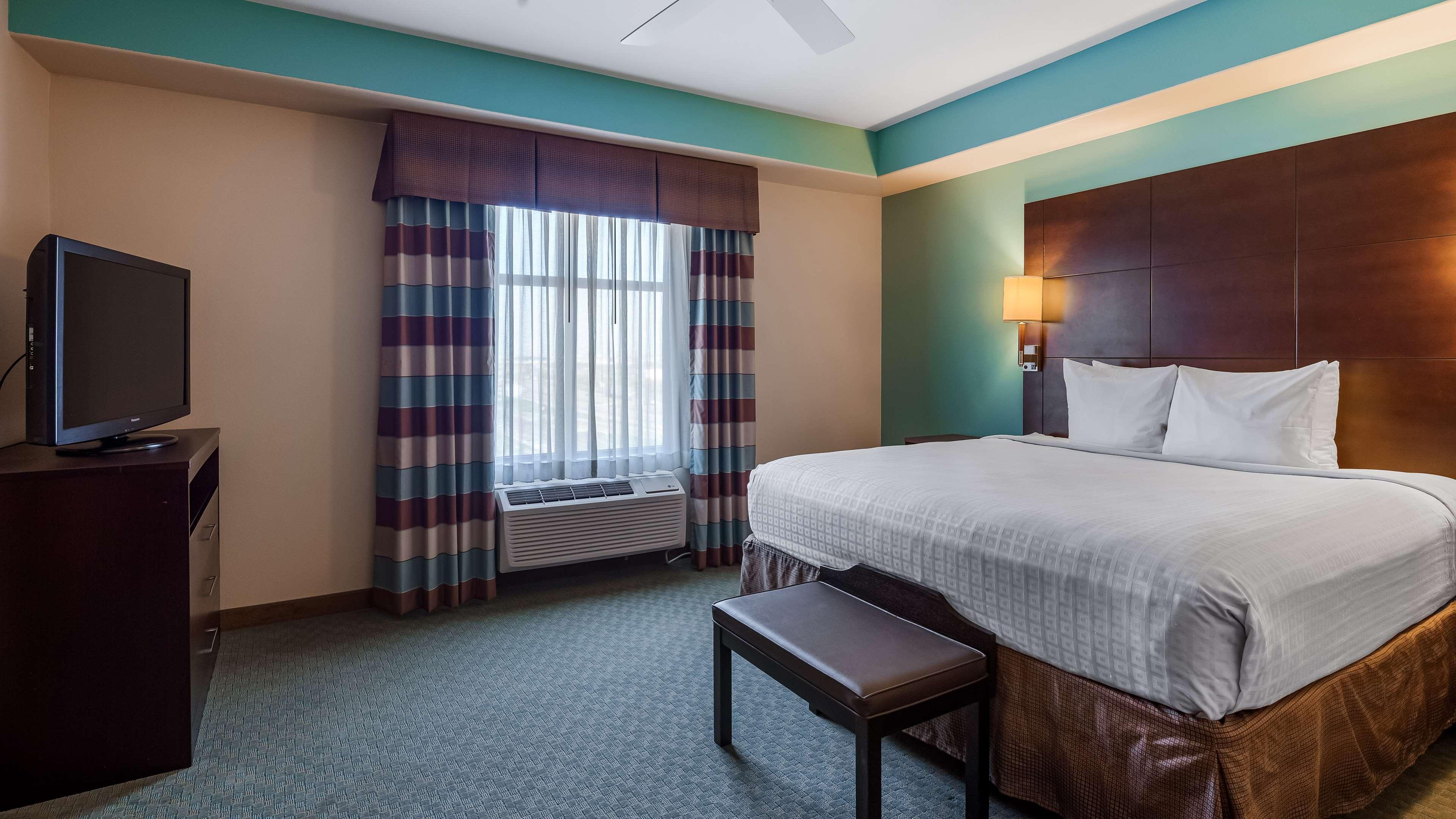 Best Western Plus Midland Suites Buitenkant foto