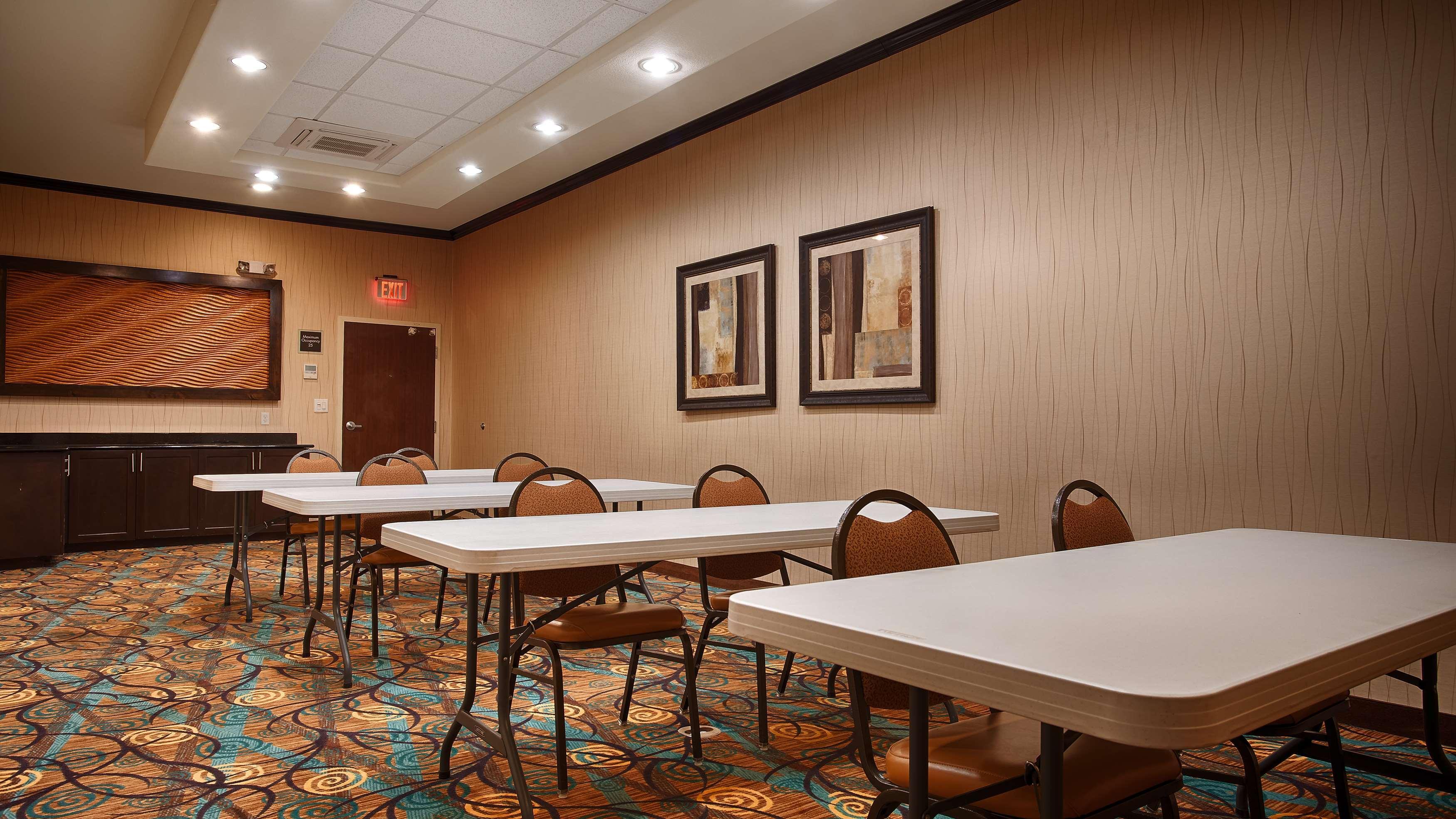 Best Western Plus Midland Suites Buitenkant foto